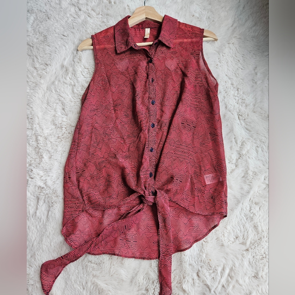 Sleeveless Sheer Button-Up Top - Red - M